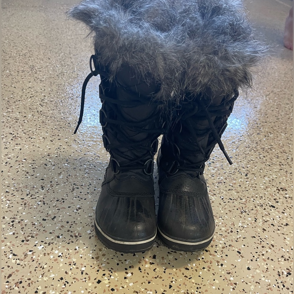 Sorel women’s boots size 6. Tofino